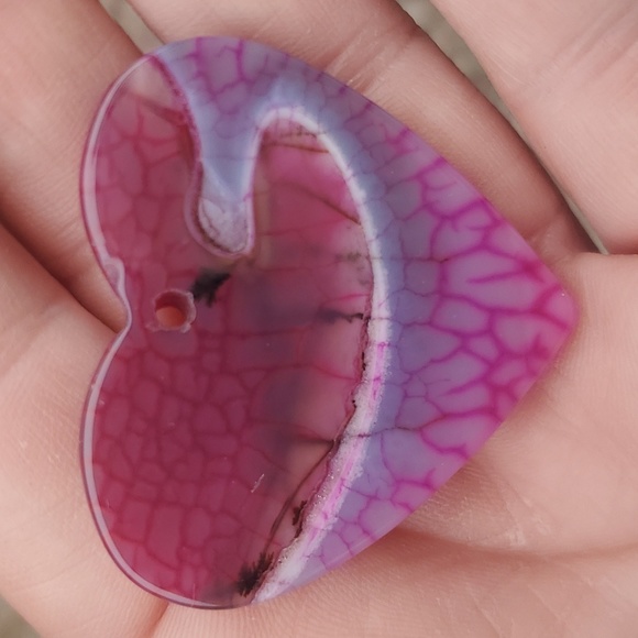 New Dragon Veins Agate Carved Heart Shaped Pendant. - Picture 3 of 6